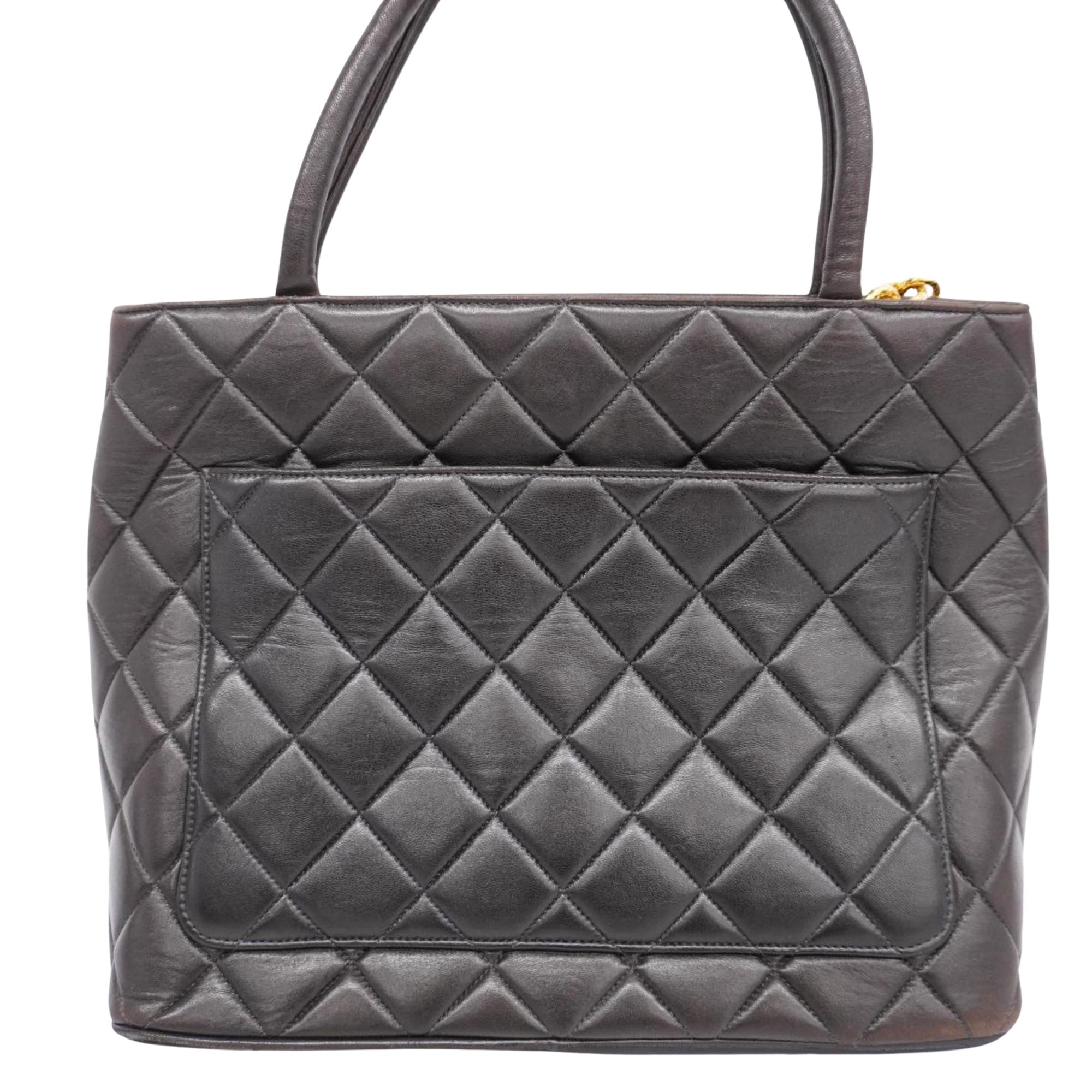 Chanel Shopping