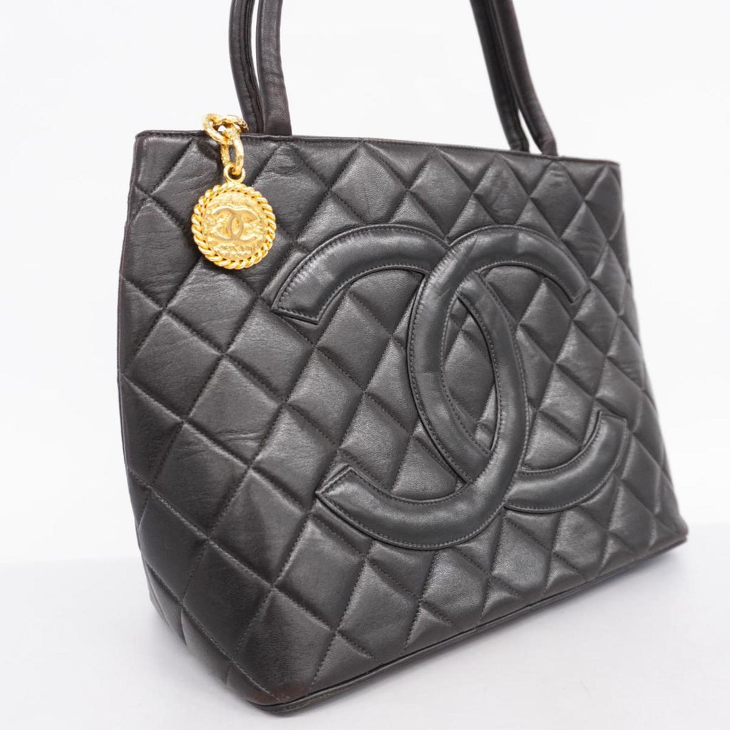 Chanel Shopping