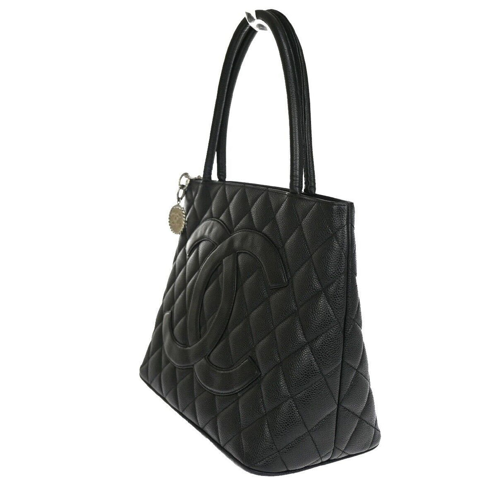 Chanel Medaillon