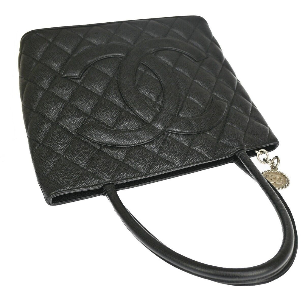 Chanel Medaillon