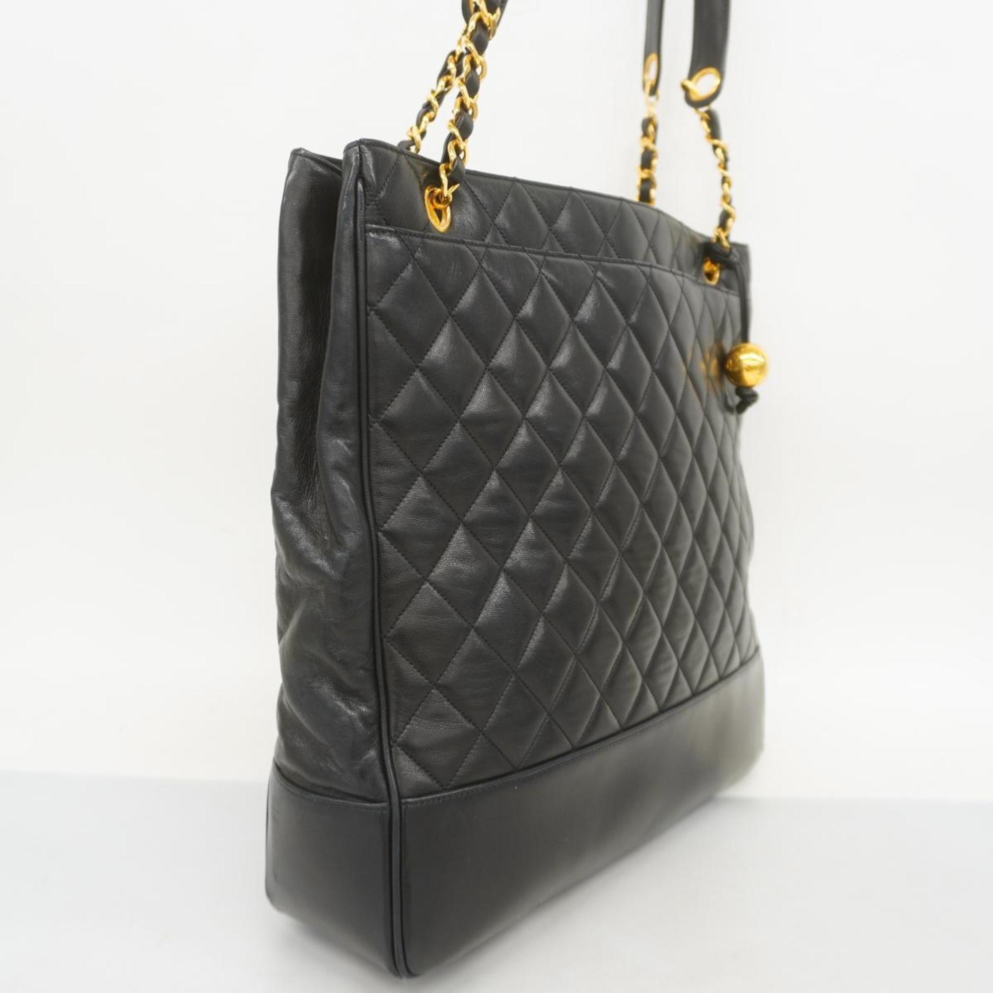 Chanel Shopping