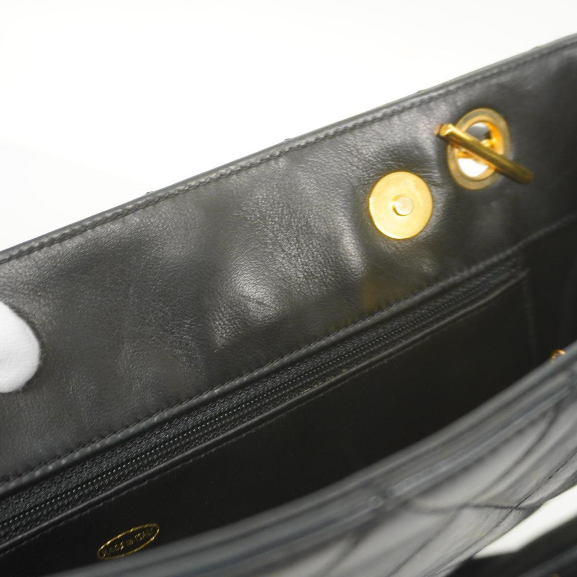 Chanel Shopping