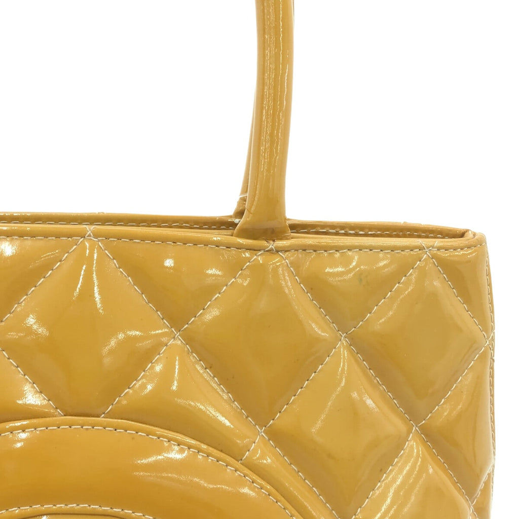 Chanel Medaillon