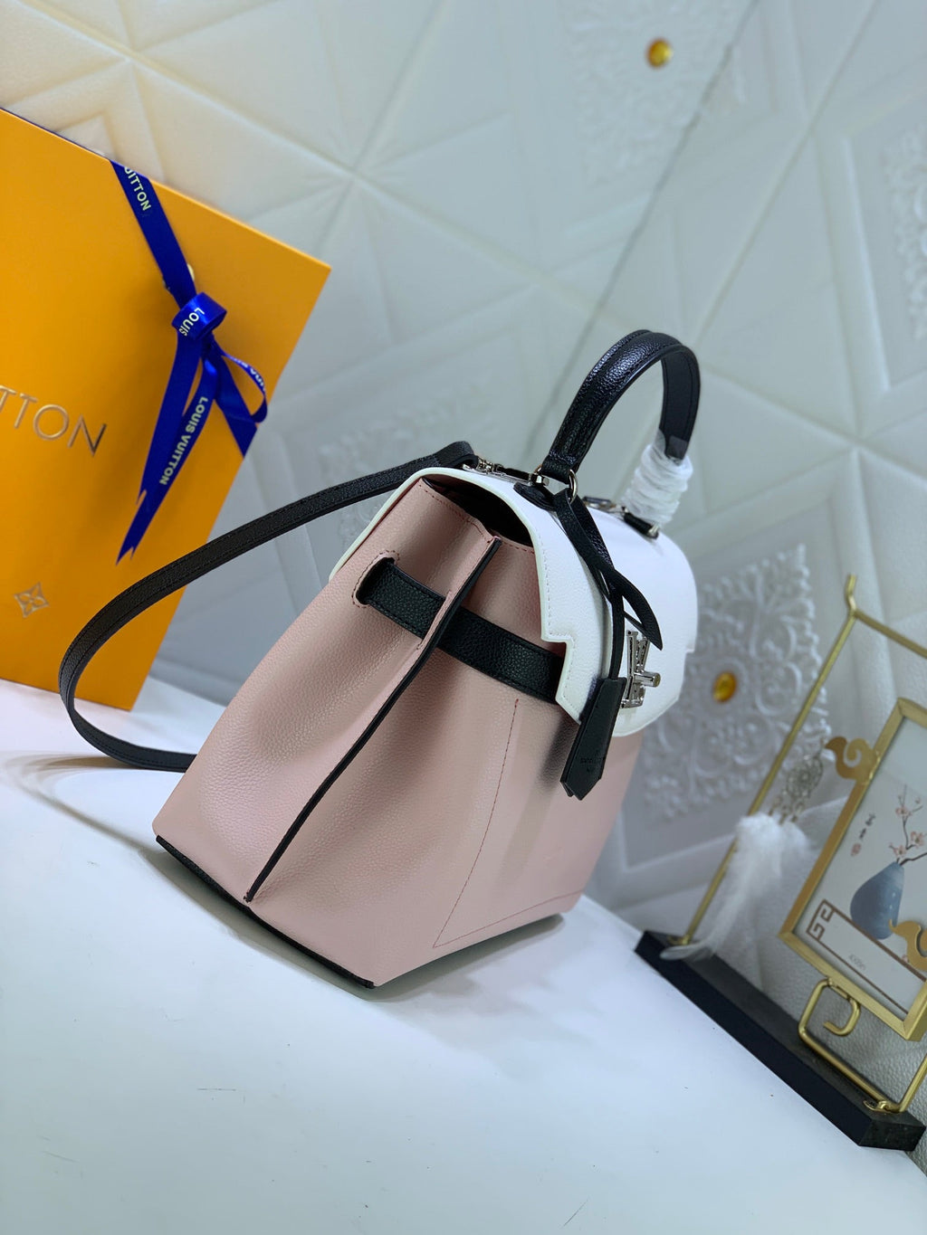 Luxury Bags Louis Vuitton  746