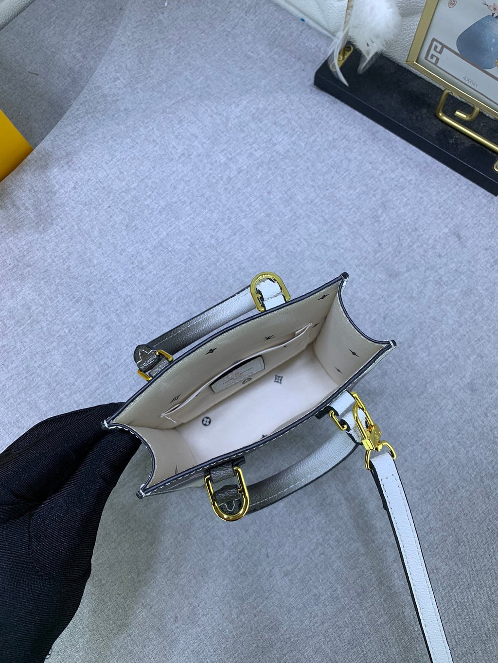 Luxury Bags Louis Vuitton  823