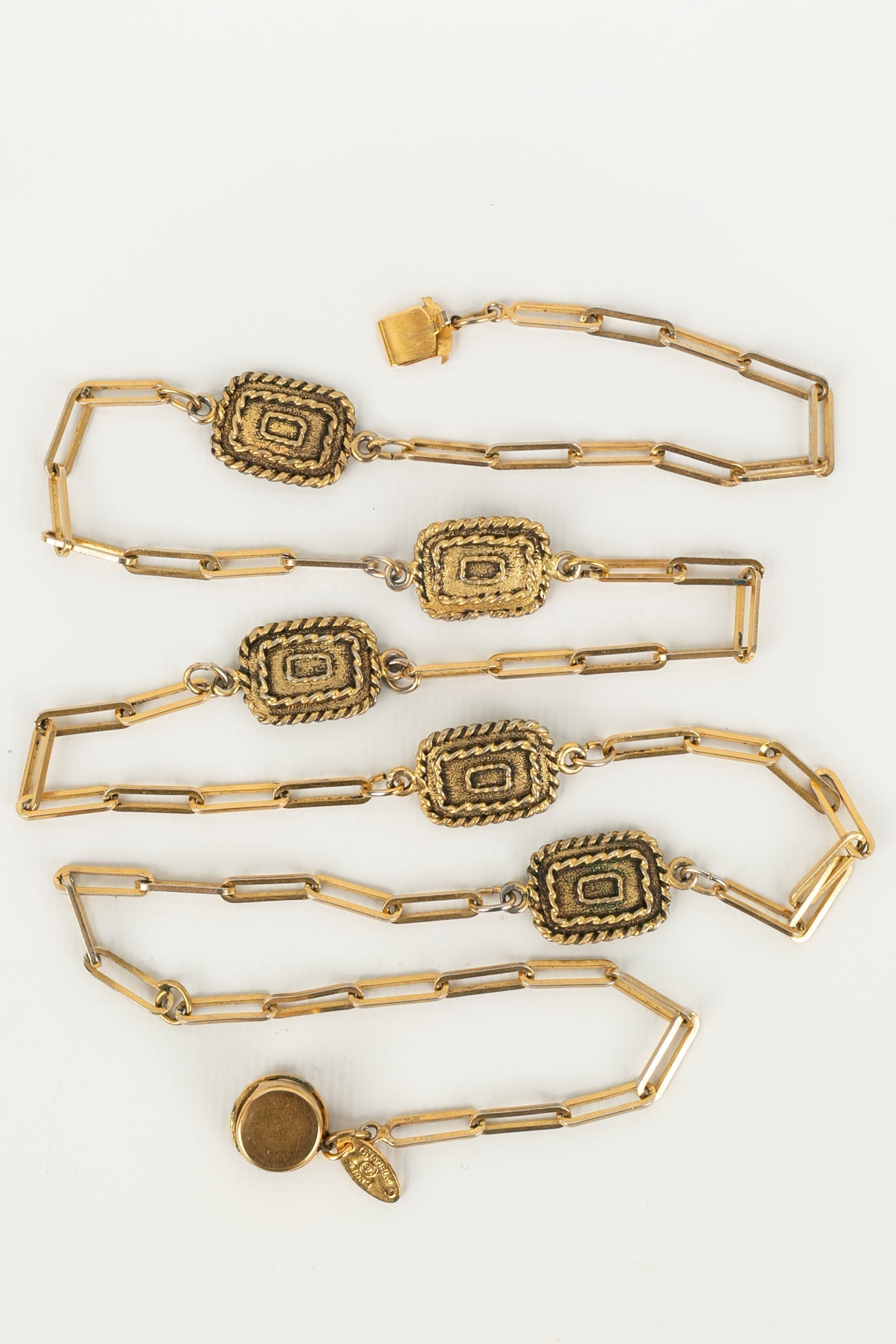 Collier dor�� Chanel 1984