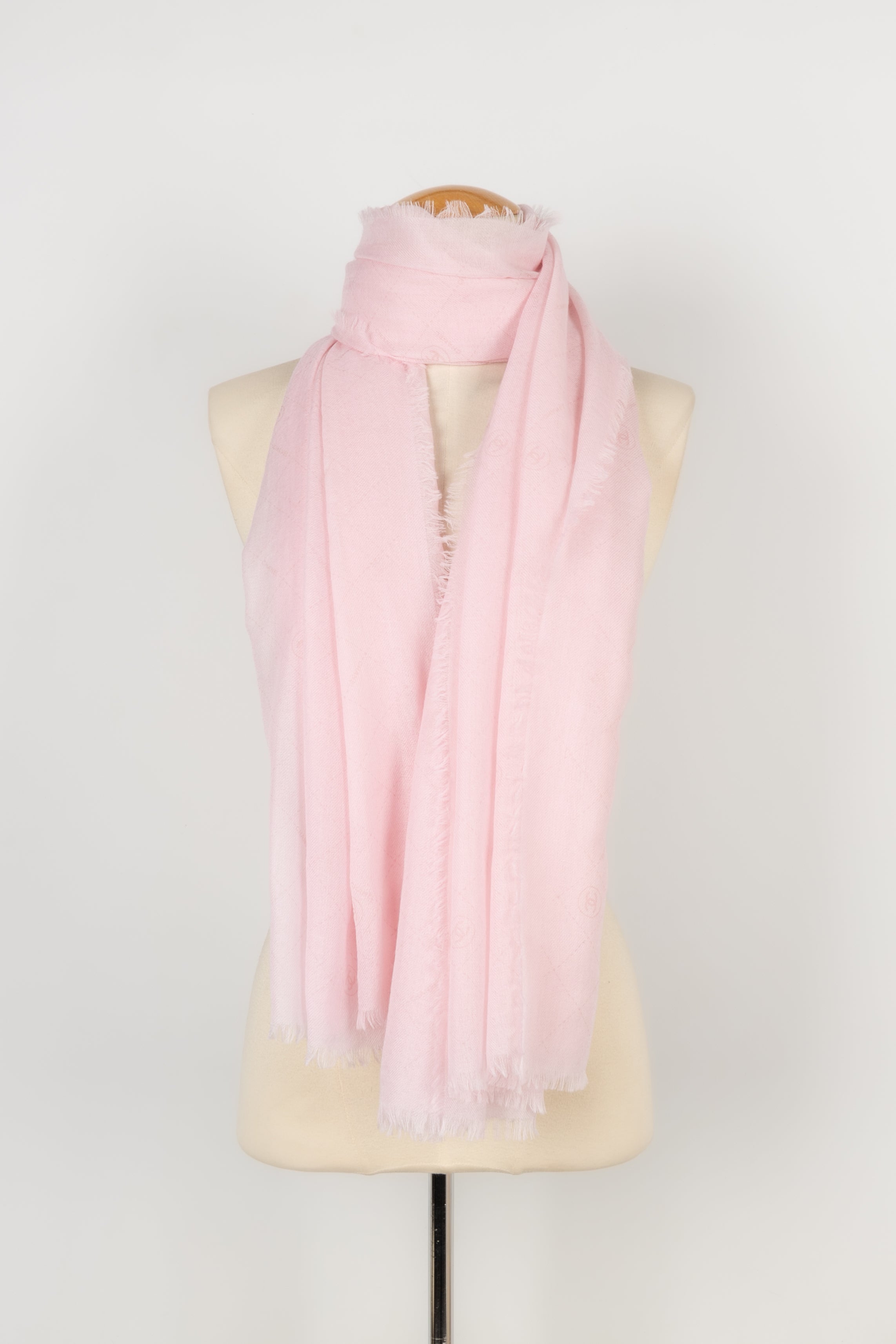 Etole en cachemire rose Chanel