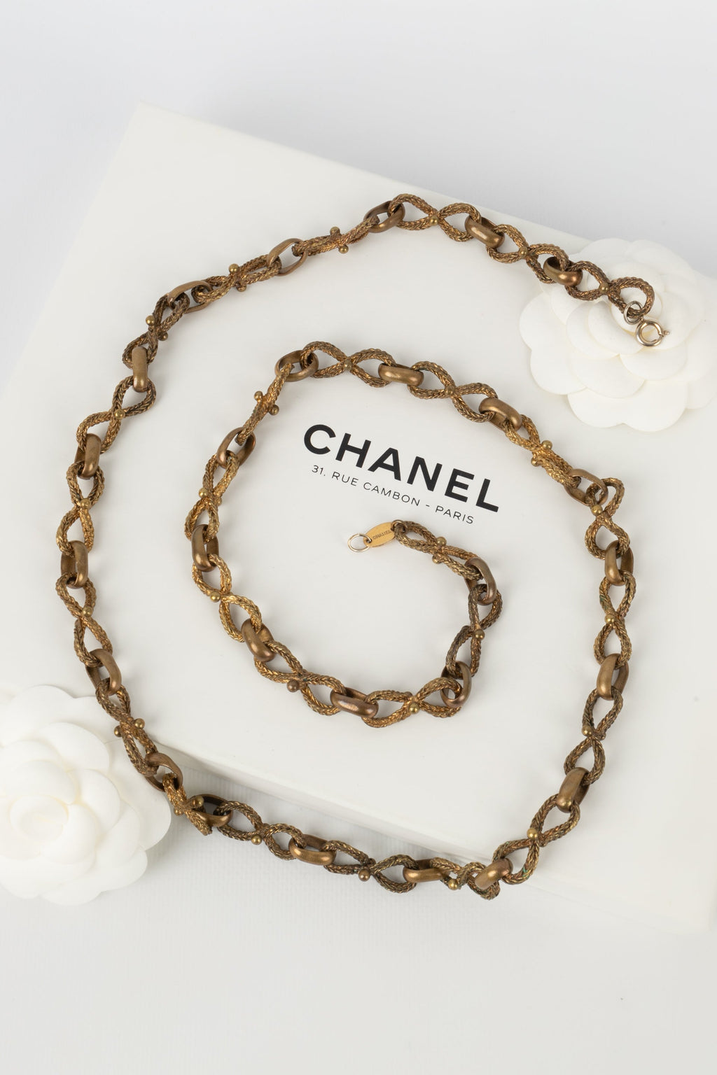 Collier dor�� Chanel 1950-60