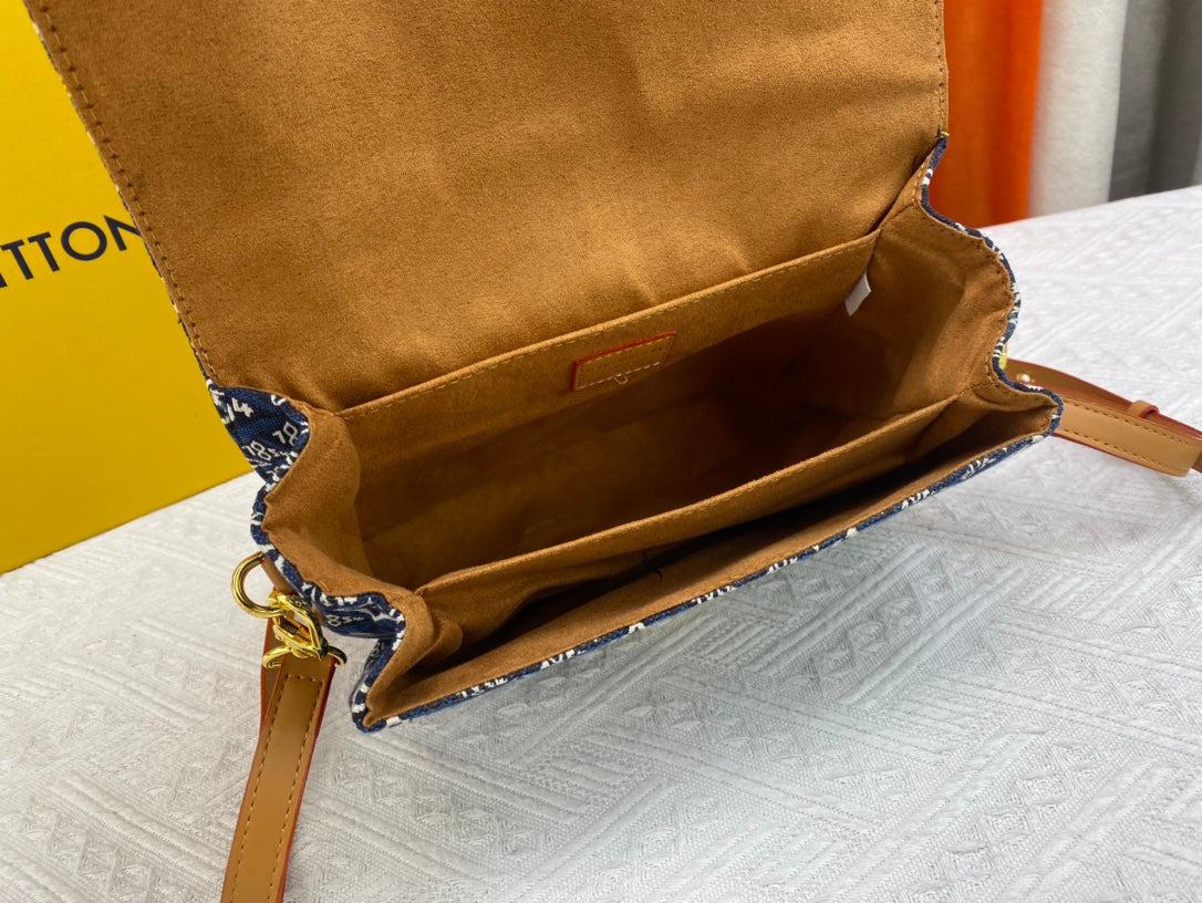 Luxury Bags Louis Vuitton  802
