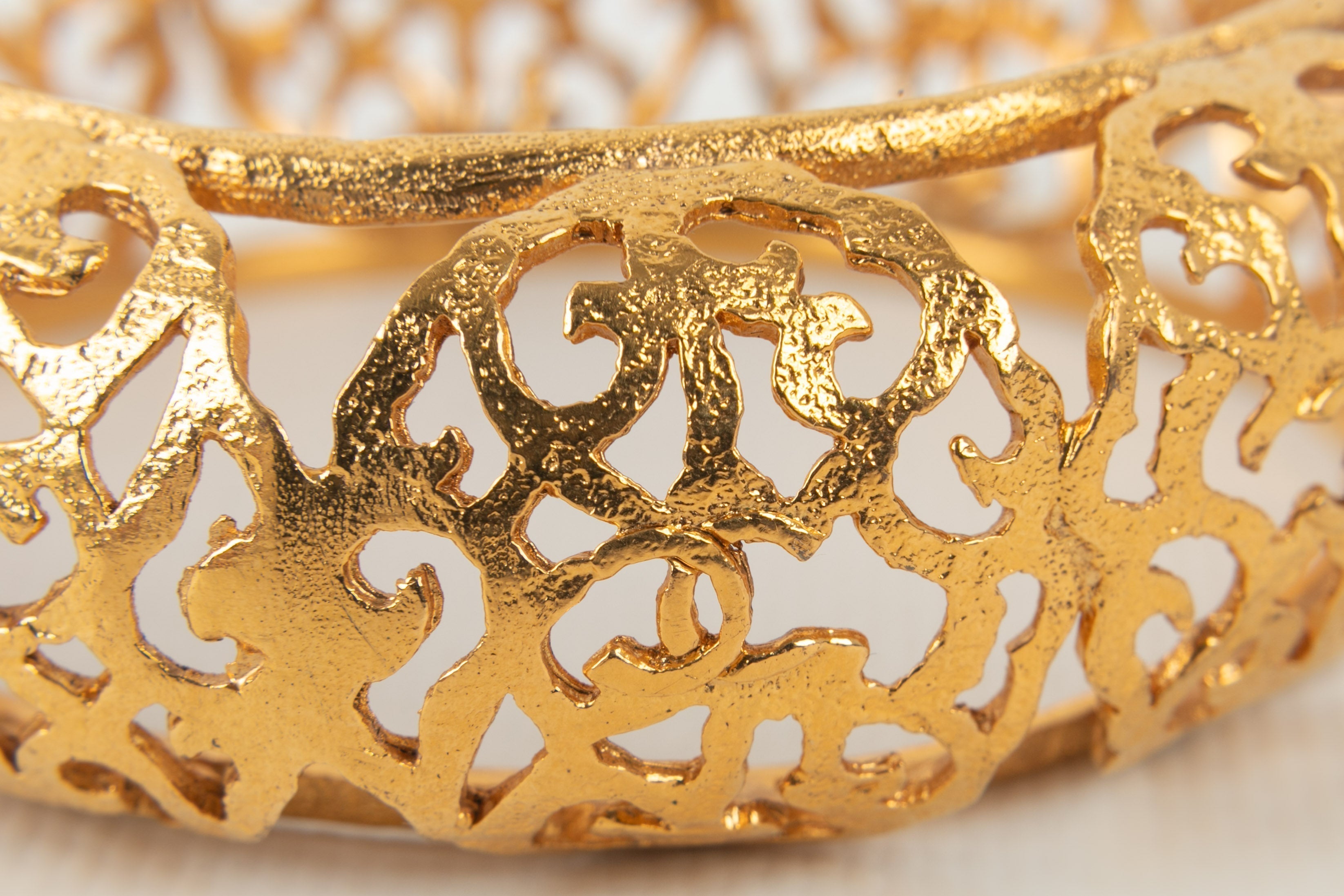 Bracelet doré Chanel