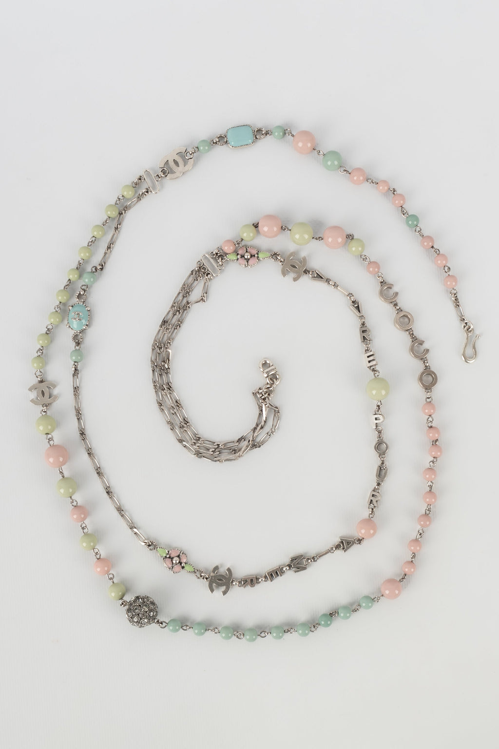 Collier pastel Chanel Croisi��re 2003