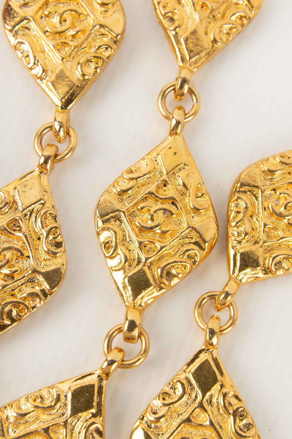 Collier / sautoir en m��tal dor�� Chanel