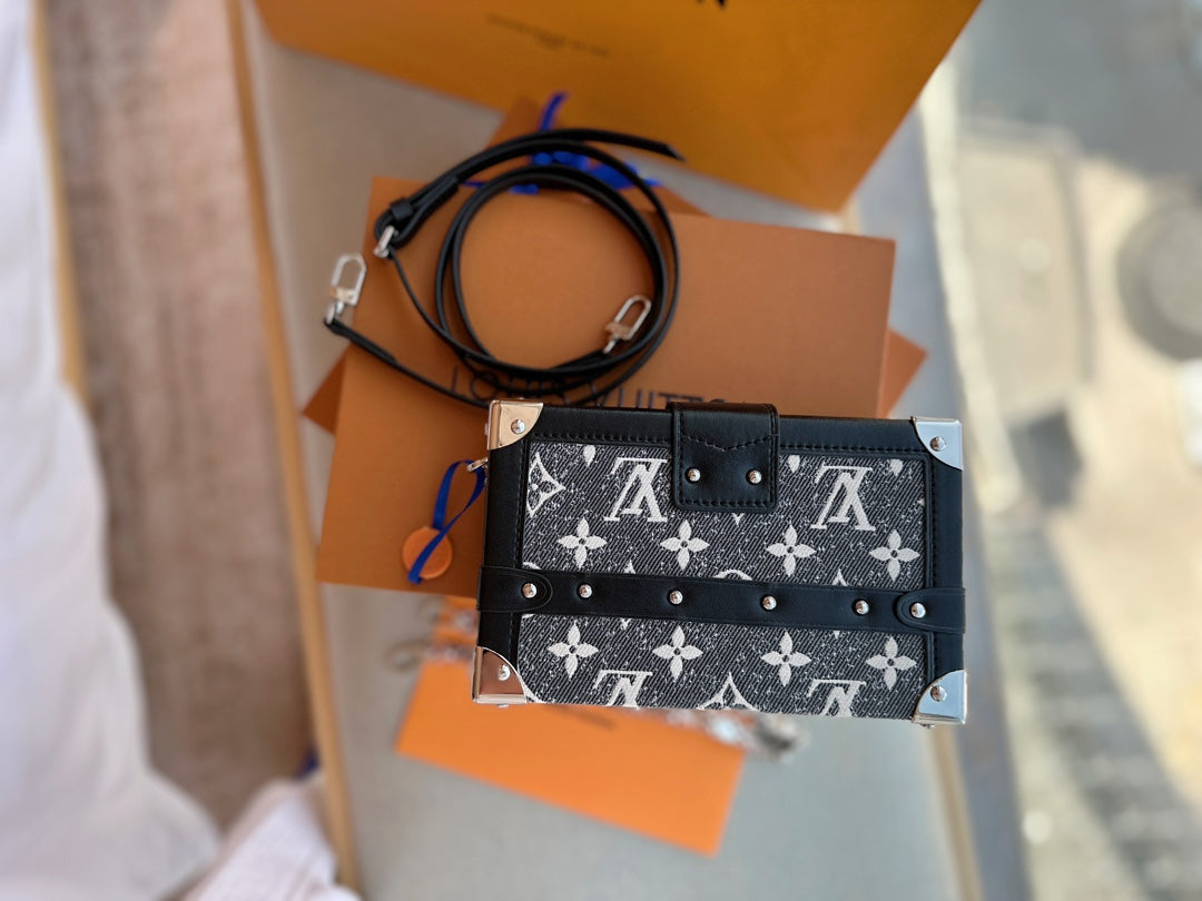 Luxury Bags Louis Vuitton  726