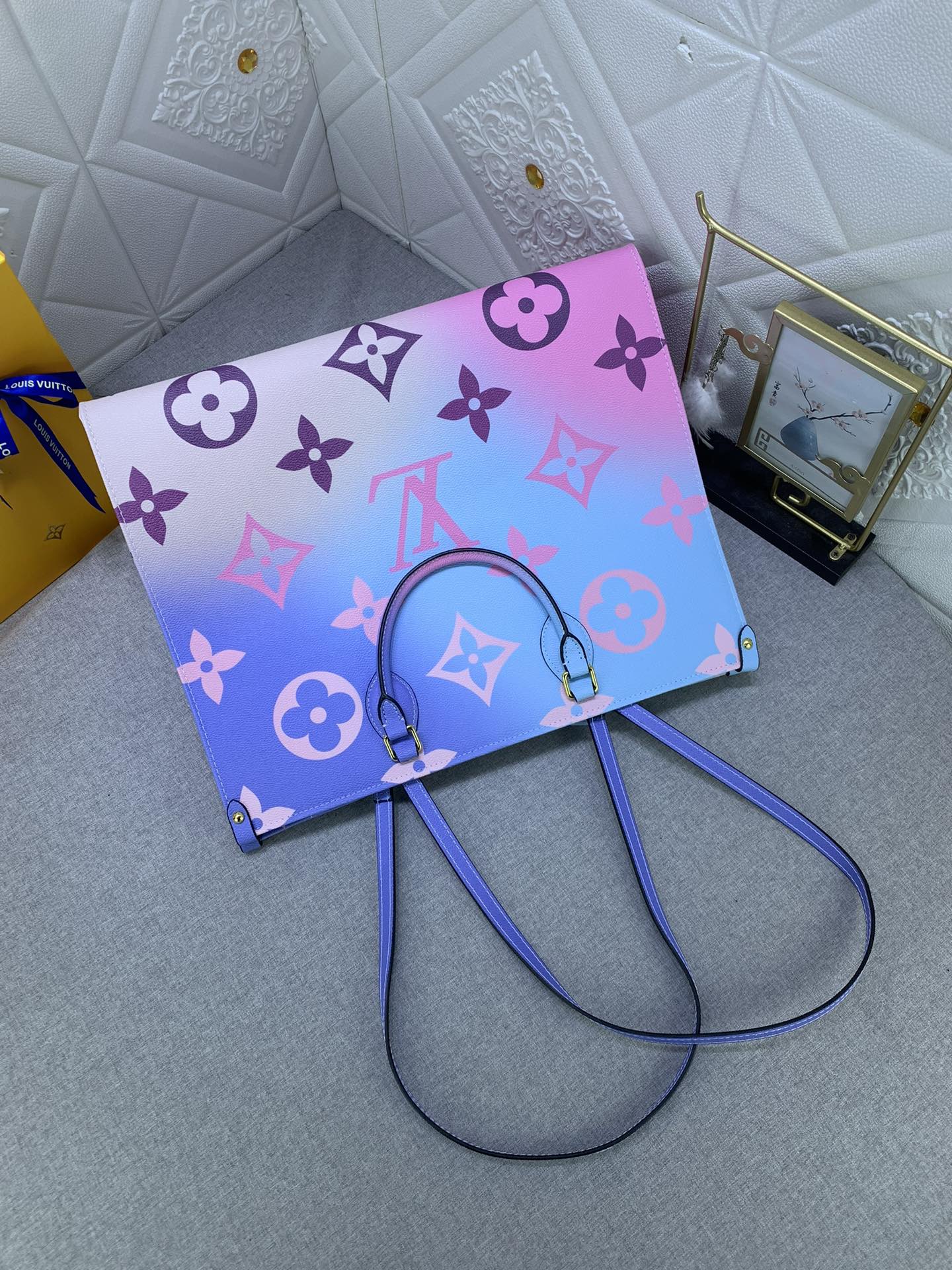 Luxury Bags Louis Vuitton  748