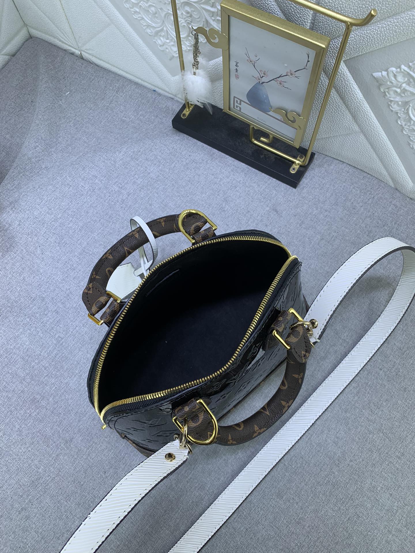 Luxury Bags Louis Vuitton  839