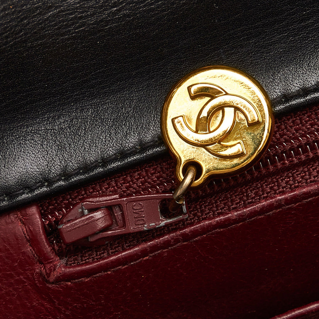 Chanel Jumbo Classic Lambskin Maxi Single Flap Shoulder Bag