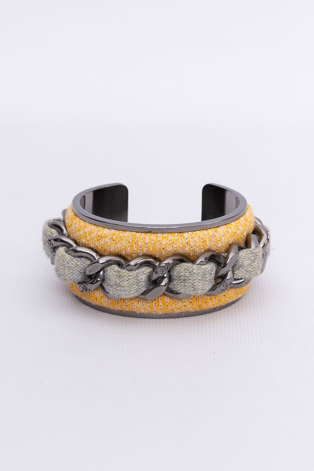 Manchette en tweed Chanel D��fil��