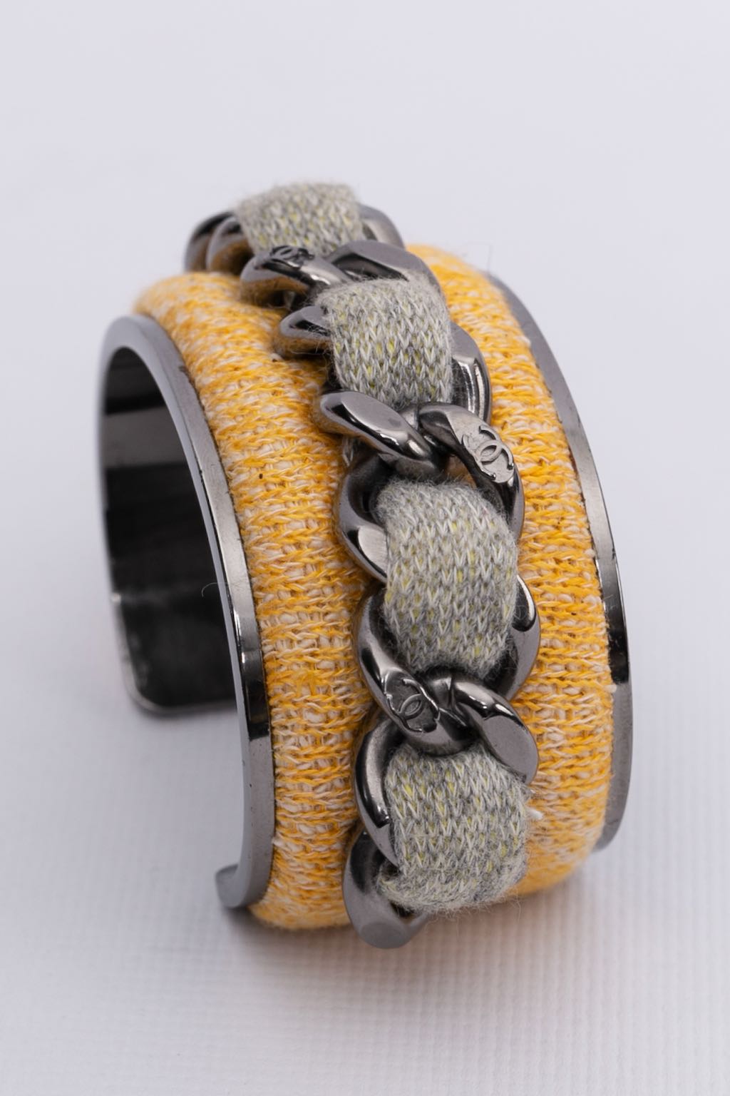 Manchette en tweed Chanel D��fil��