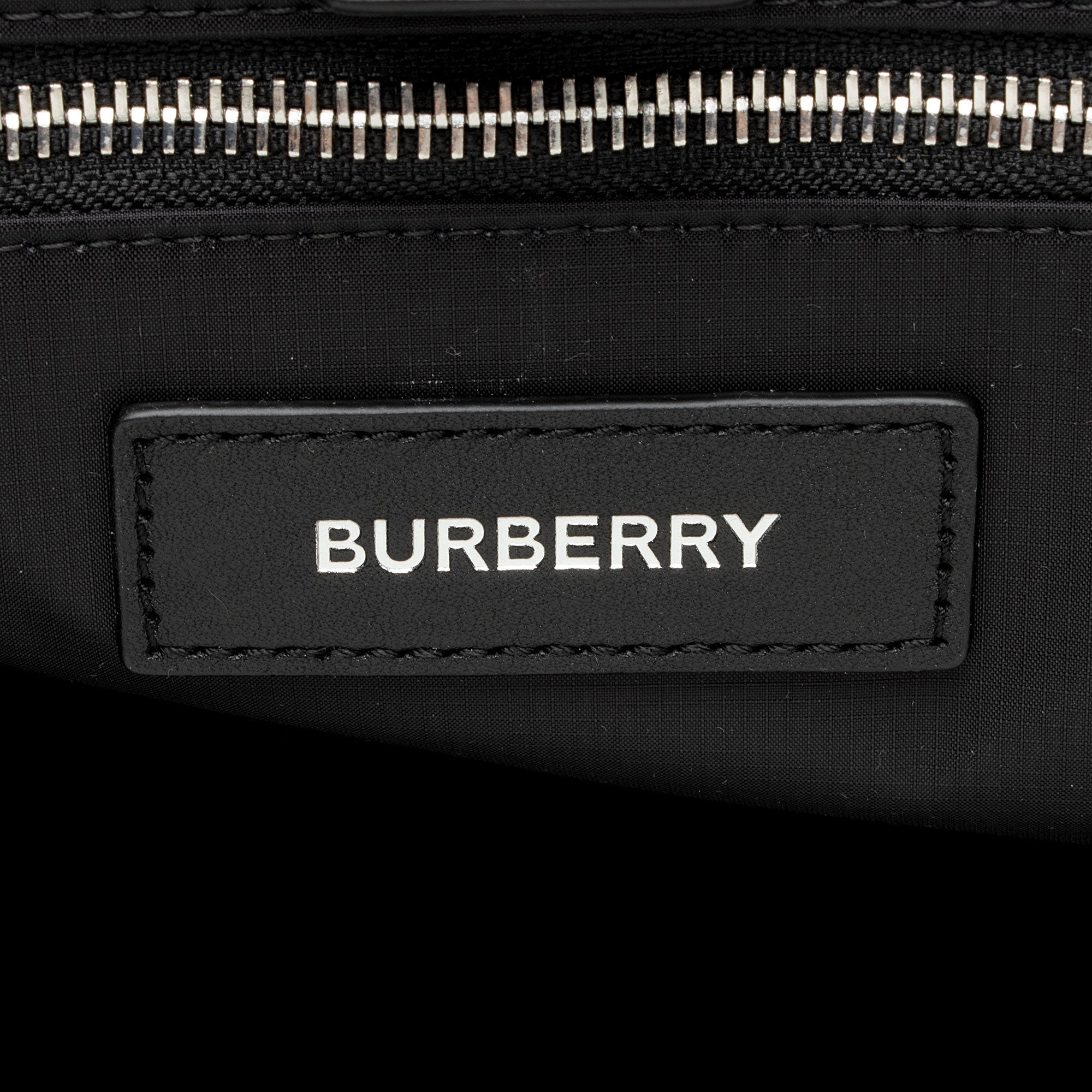 Burberry Econyl Trench Tote (SHF-3lFA7T)