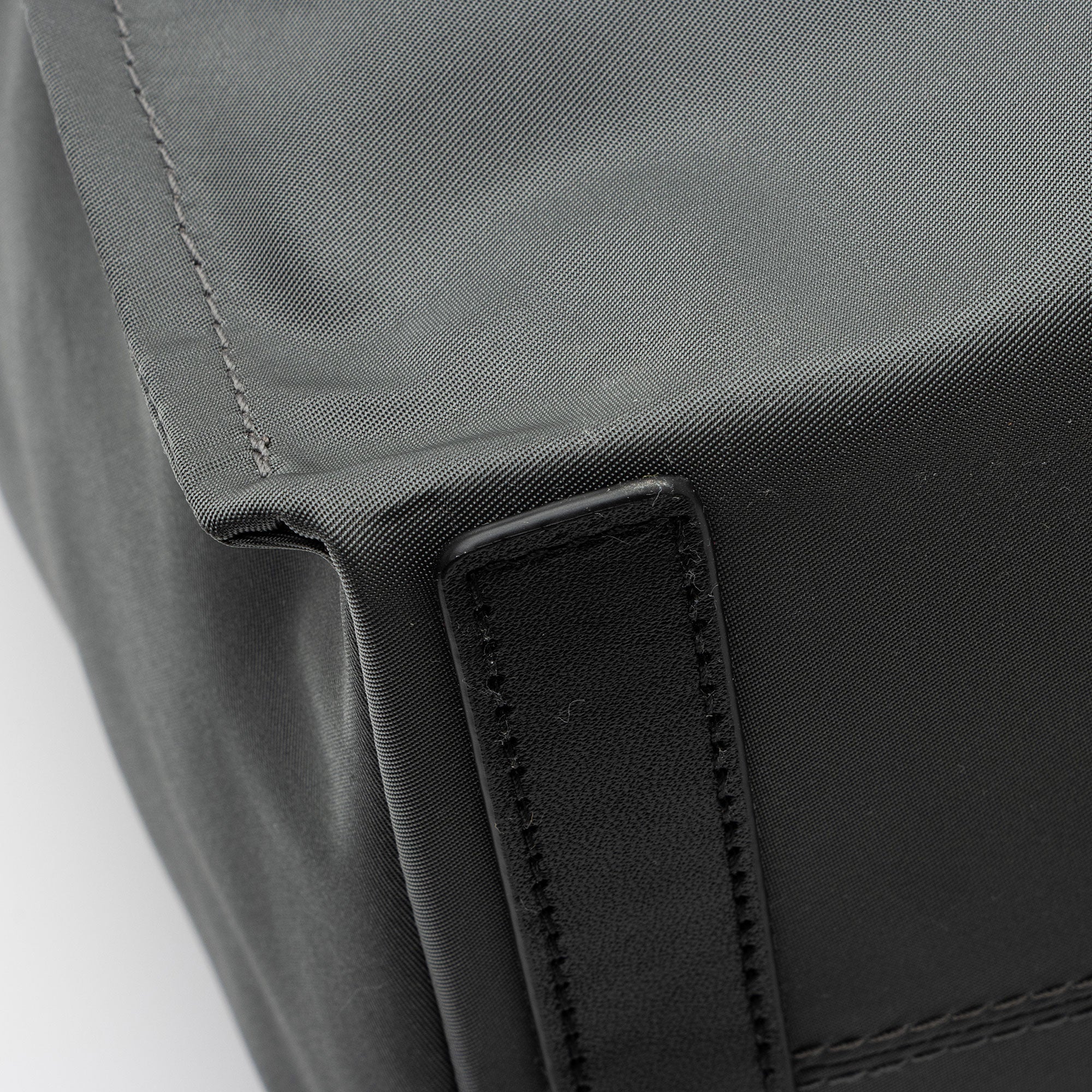Burberry Econyl Trench Tote (SHF-oiSxTb)