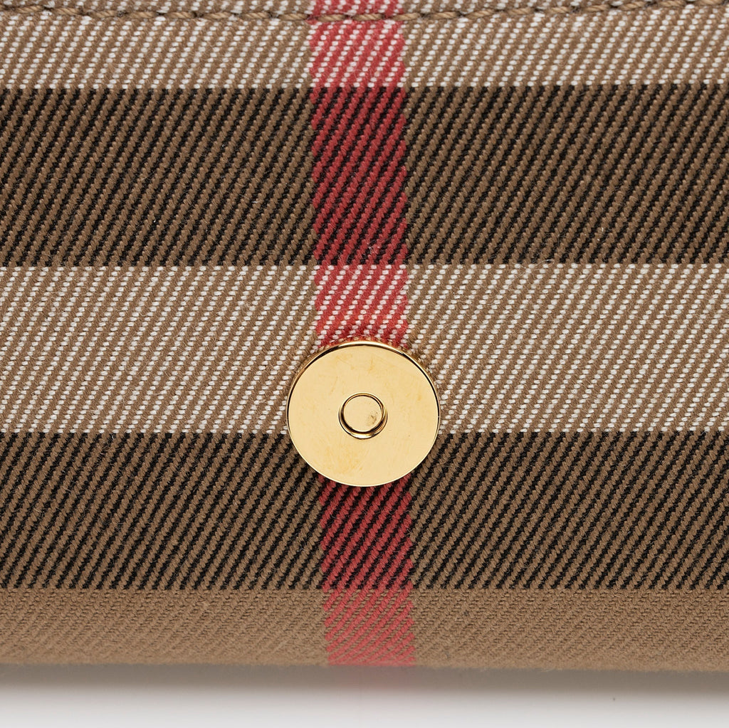 Burberry House Check Henley Chain Wallet (SHF-8PkzNG)