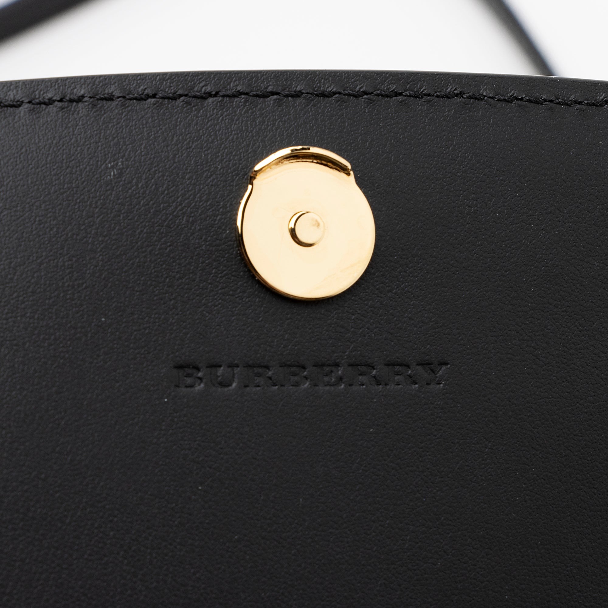 Burberry House Check Henley Chain Wallet (SHF-8PkzNG)