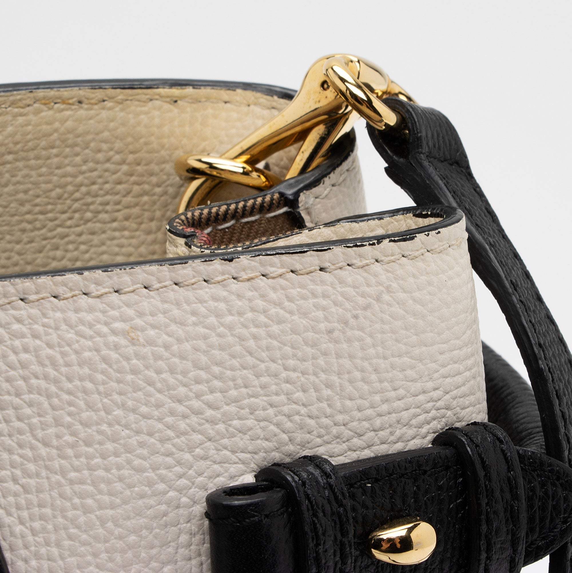 Burberry House Check Leather Banner Medium Tote (SHF-IHmkgX)