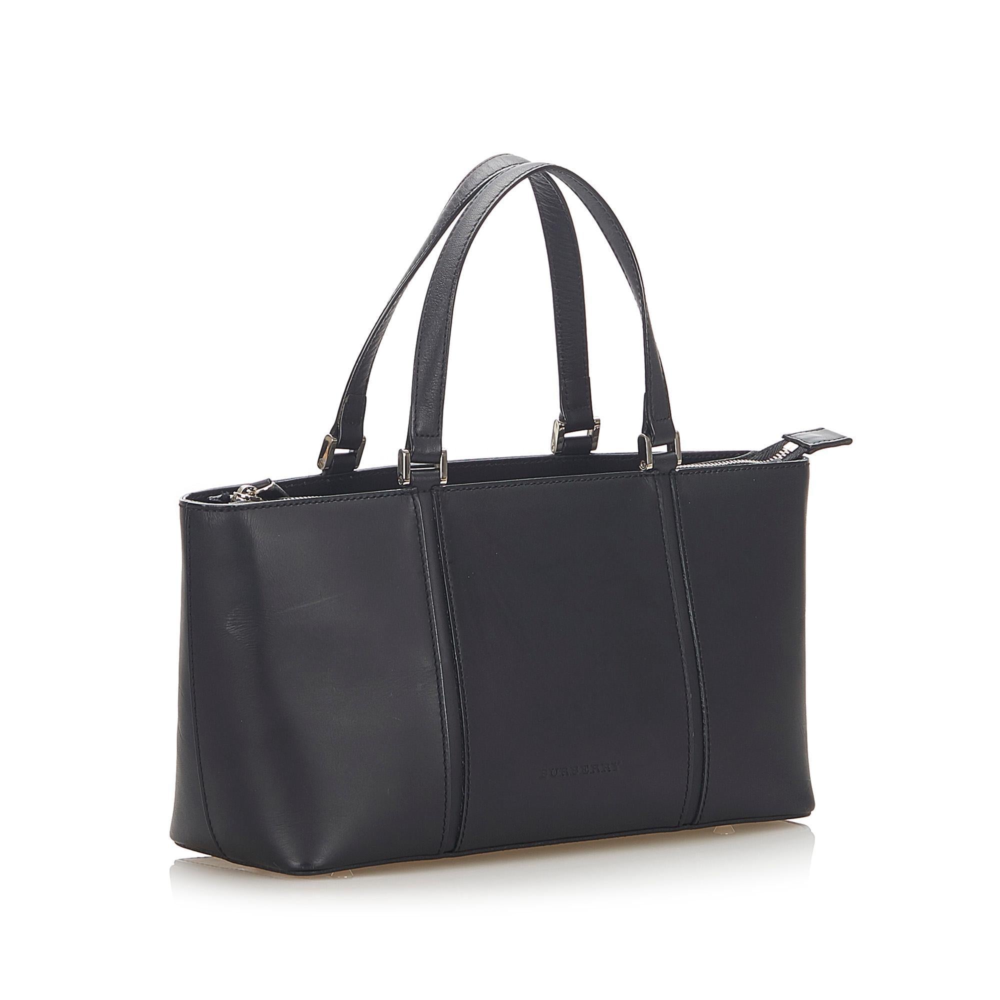 Burberry Leather Handbag (SHG-17273)