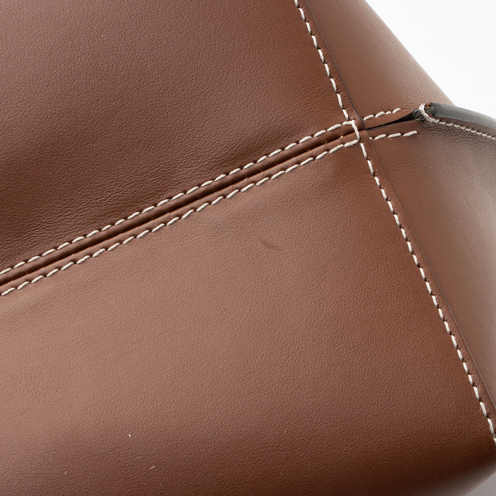 Burberry Leather TB Medium Tote (SHF-ypVIER)