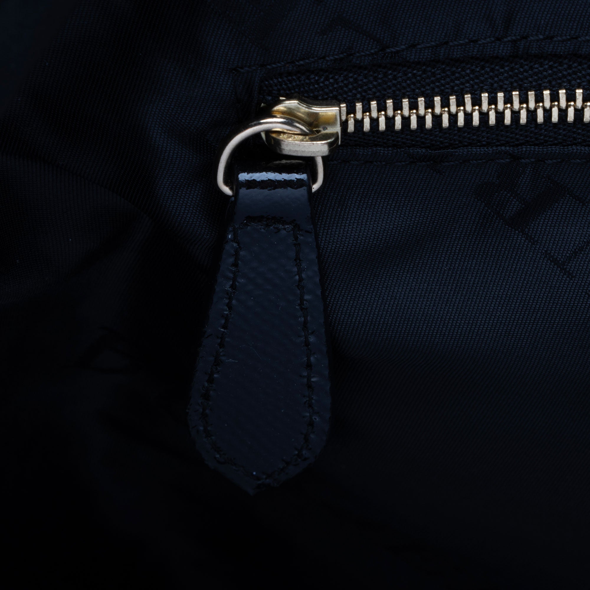 Burberry Patent Leather Dinton Medium Tote (SHF-zVzEIJ)