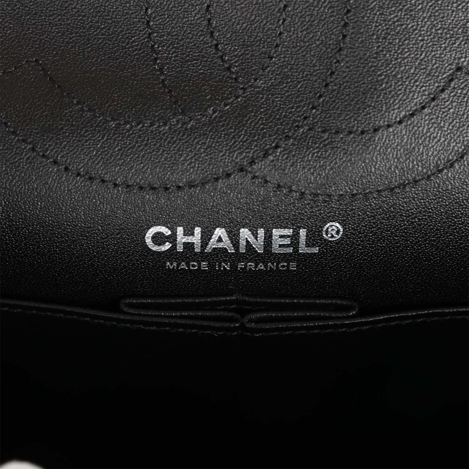 Pre-owned Chanel 226 Reissue 2.55 SO Black Chevron Calfskin Black Hardware