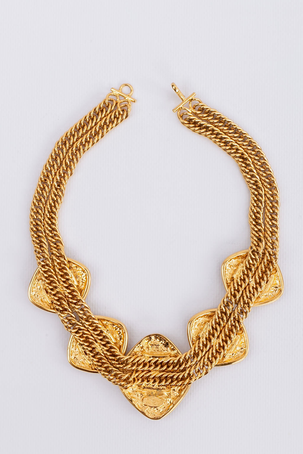 Collier court en m��tal dor�� Chanel 1980s