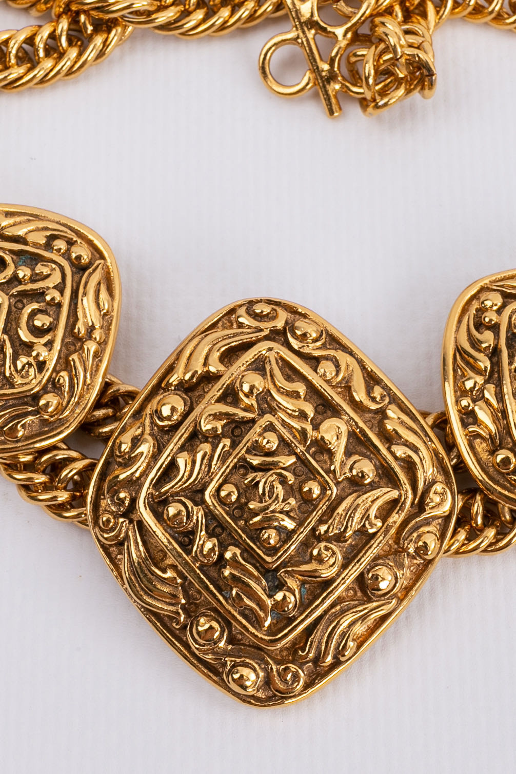 Collier court en m��tal dor�� Chanel 1980s