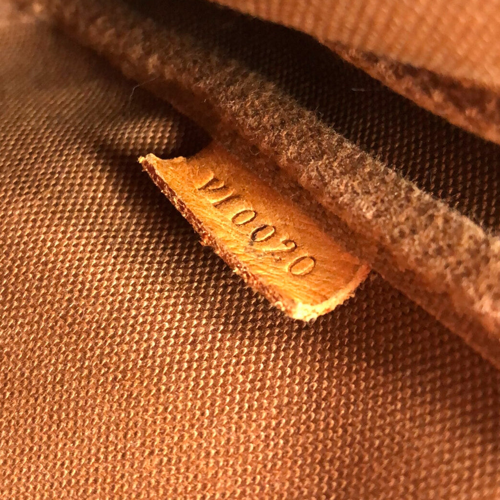 LOUIS VUITTON Monogram Pochette Accessoires Baguette