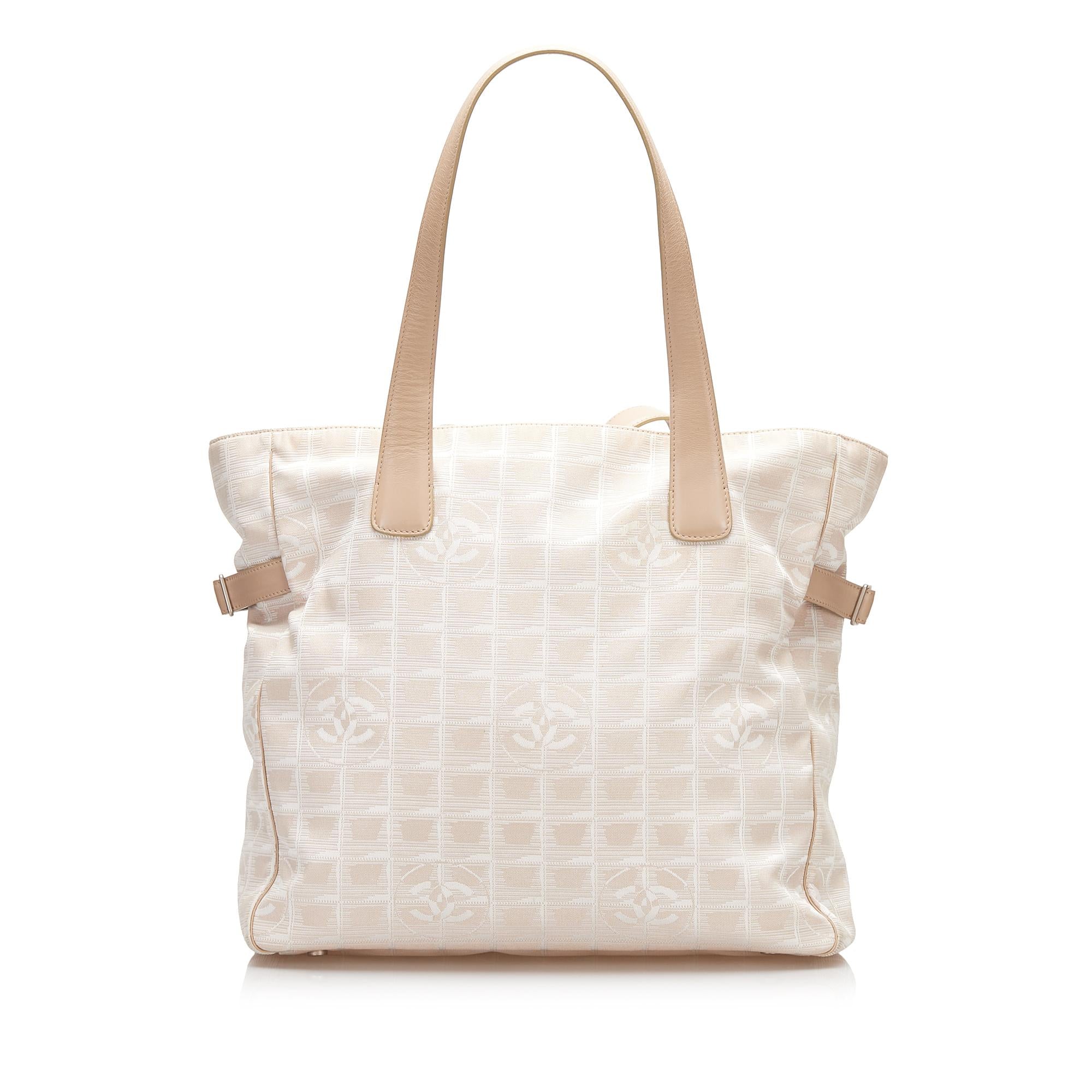 Chanel New Travel Line Tote (SHG-z9jvcG)