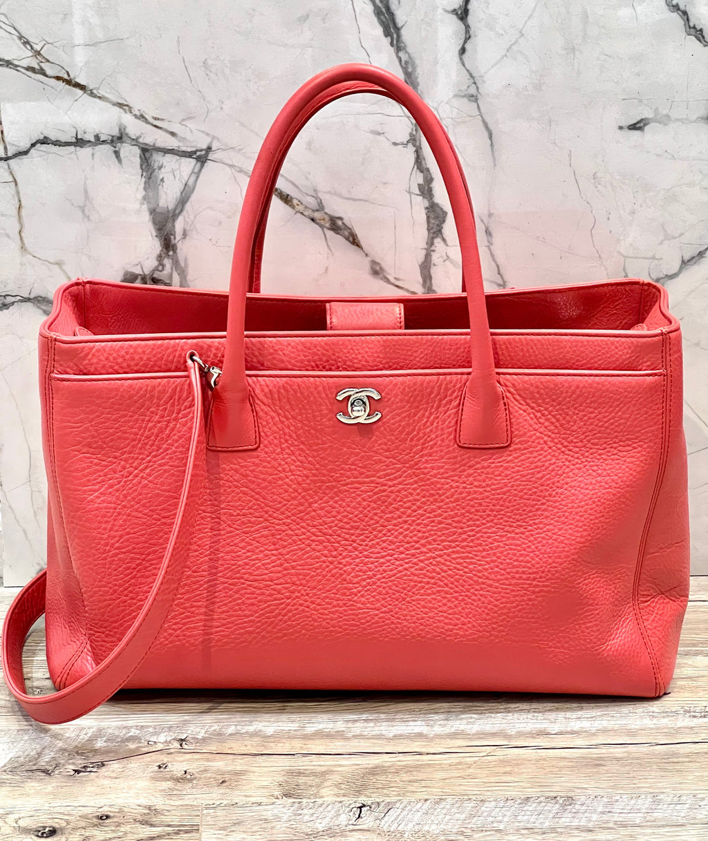 CHANEL PEBBLED LEATHER LARGE EXECUTIVE TOTE BAG WITH SHOULDER STRAP