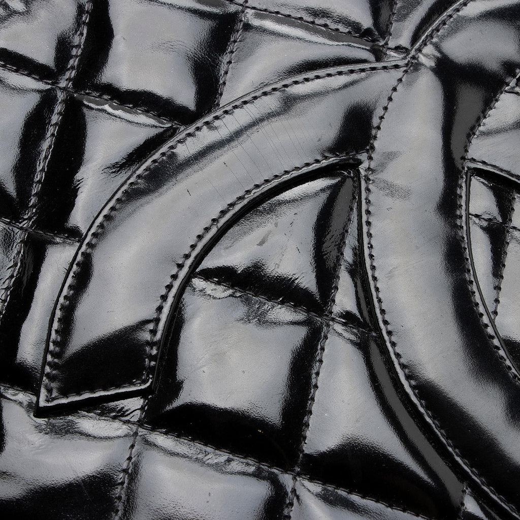 Chanel Vintage Patent Leather Medallion Tote (SHF-vDFKr8)