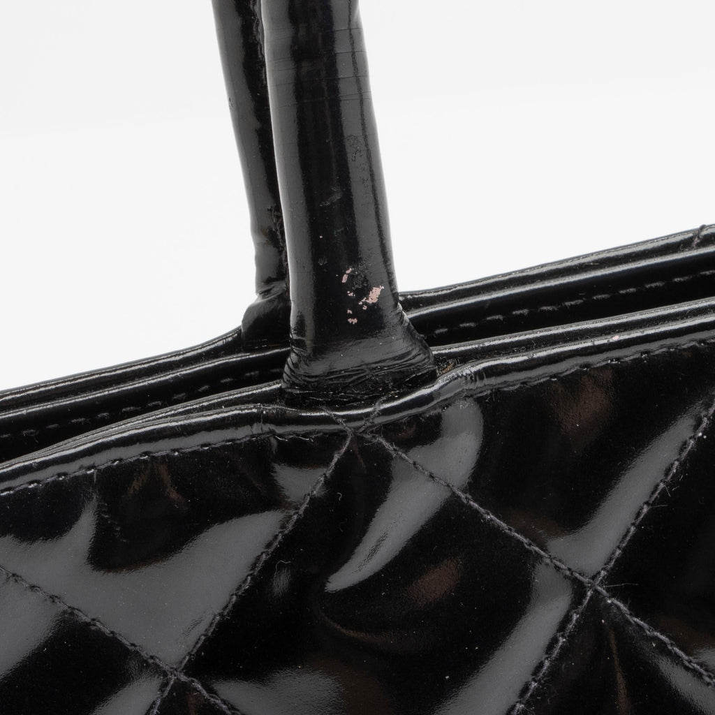 Chanel Vintage Patent Leather Medallion Tote (SHF-vDFKr8)