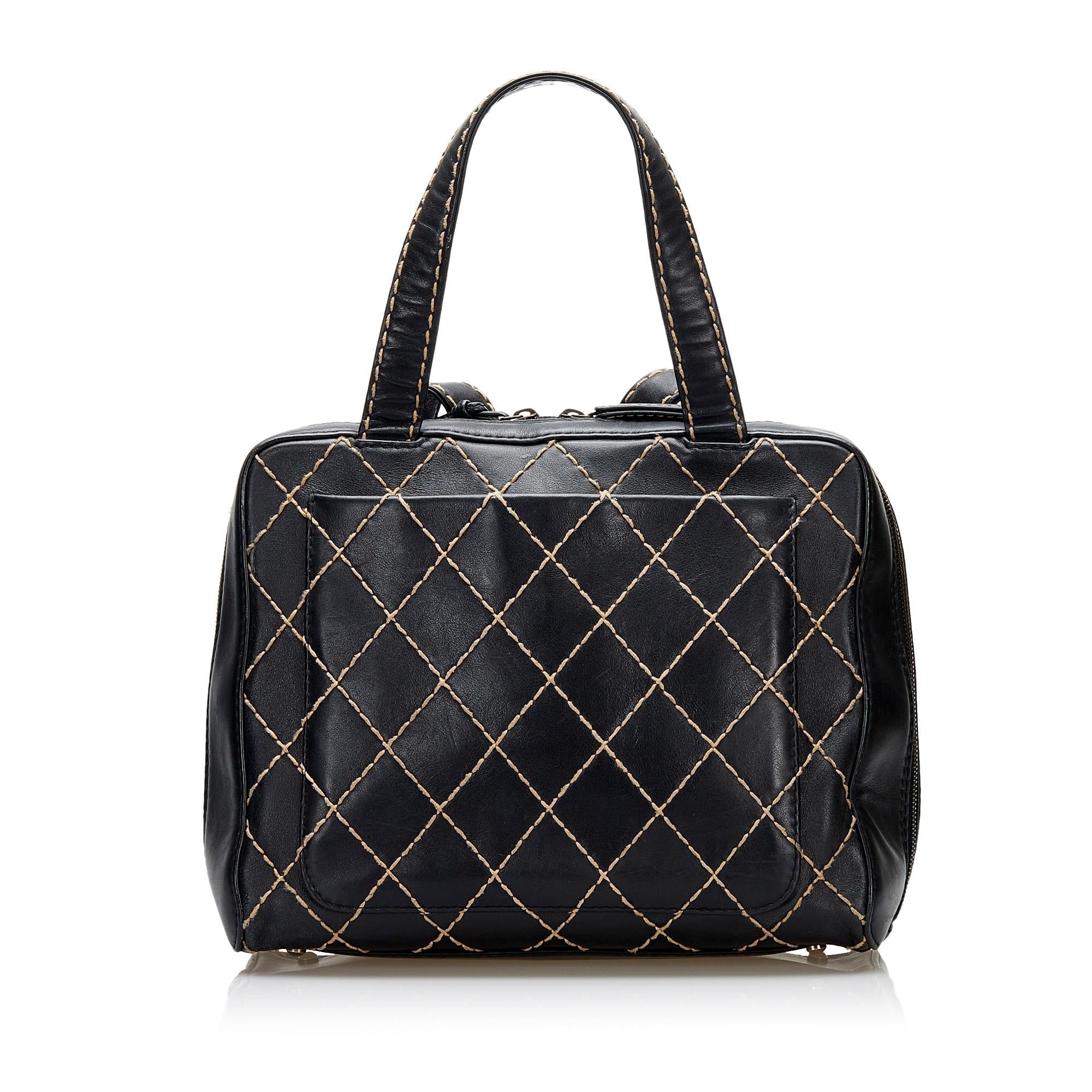 Chanel Wild Stitch Leather Handbag (SHG-dXhYJW)