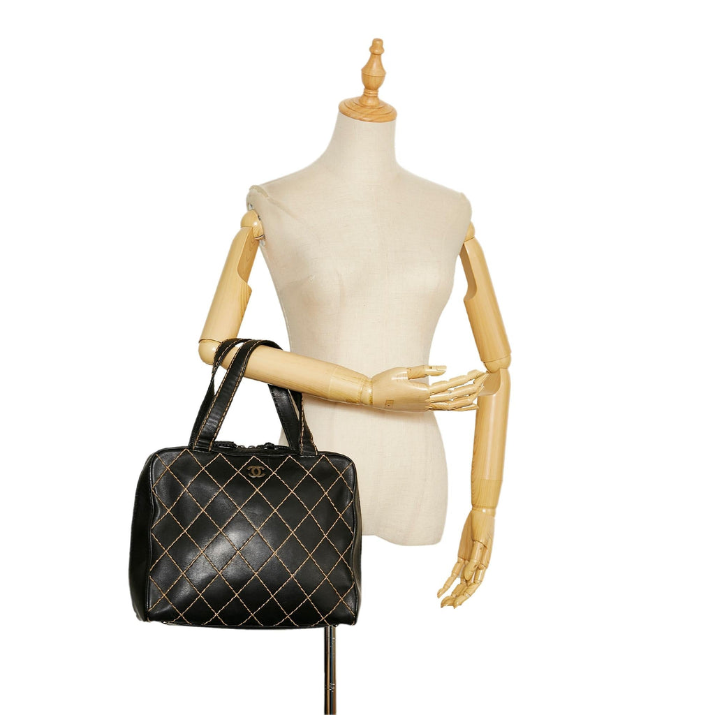 Chanel Wild Stitch Leather Handbag (SHG-dXhYJW)