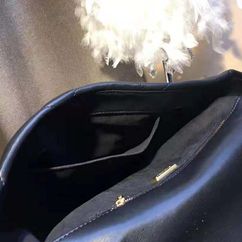 Chanel Women 19 Maxi Flap Bag in Goatskin Leather-Black