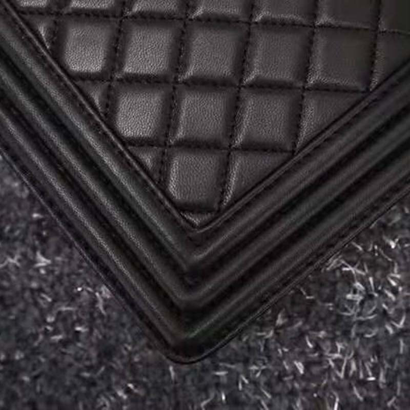 Chanel Women Boy Chanel Handbag in Calfskin Leather-Black