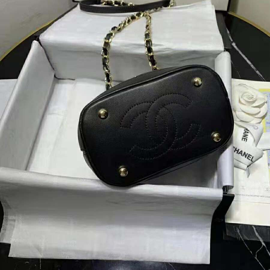 Chanel Women Small Drawstring Bag in Calfskin Leather-Black
