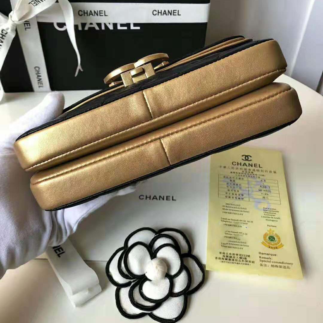 Chanel Women Small Flap Bag in Metallic Lambskin Leather-Black