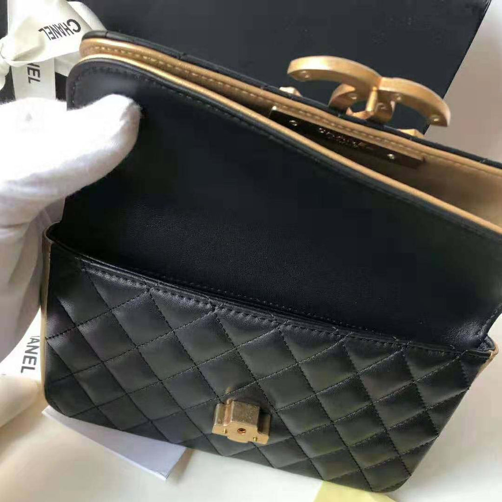 Chanel Women Small Flap Bag in Metallic Lambskin Leather-Black