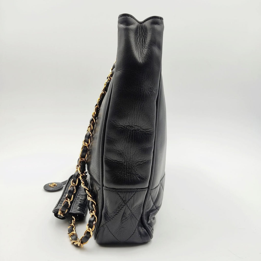CHANEL Tote shoulder bag in black leather