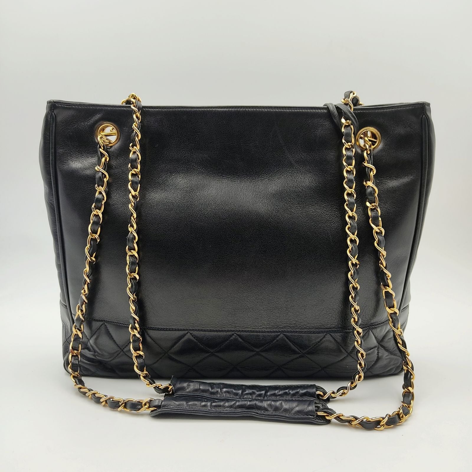 CHANEL Tote shoulder bag in black leather