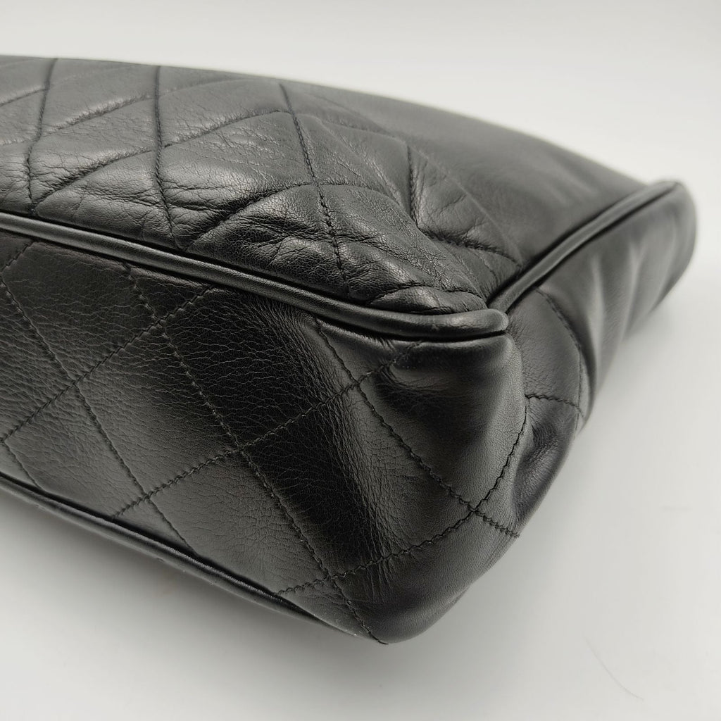 CHANEL Tote shoulder bag in black leather