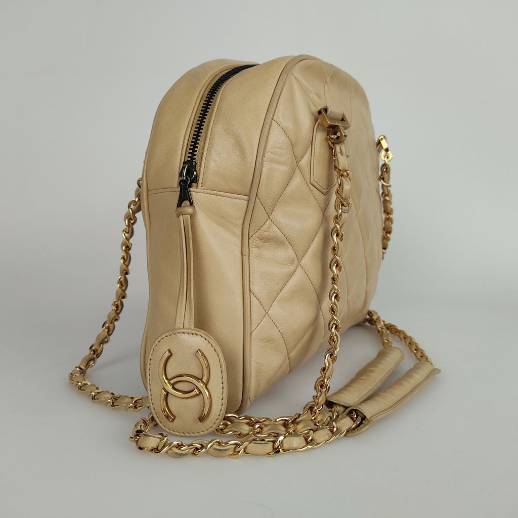 CHANEL shoulder bag in beige matelasse leather from the 80s