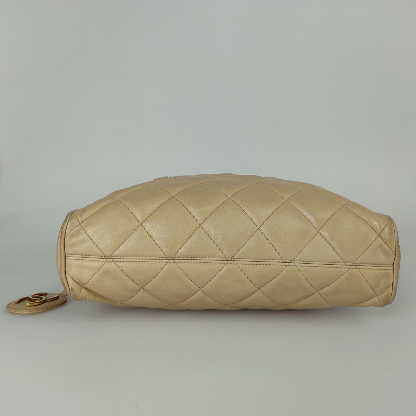 CHANEL shoulder bag in beige matelasse leather from the 80s